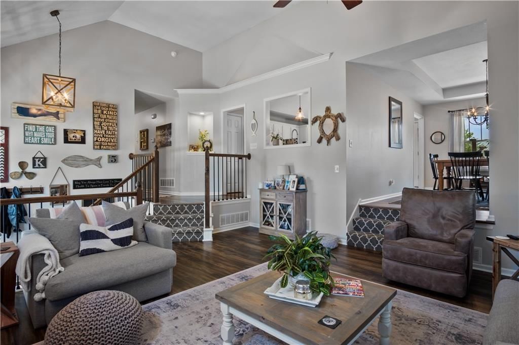 Photo 10 of 42 - 303 Shoreview Drive