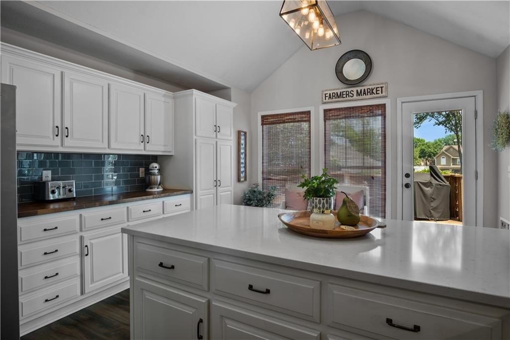 Photo 11 of 42 - 303 Shoreview Drive