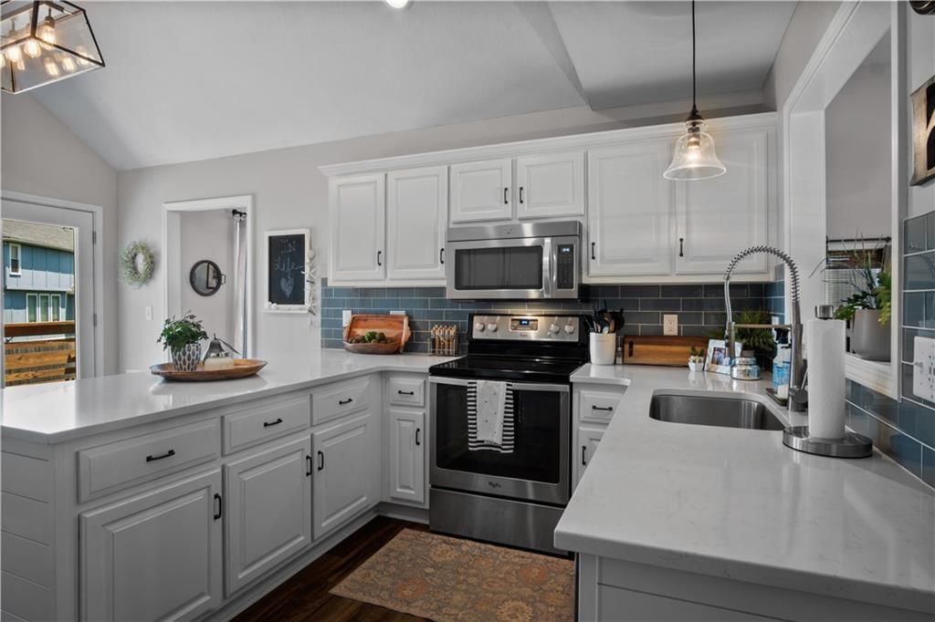 Photo 12 of 42 - 303 Shoreview Drive