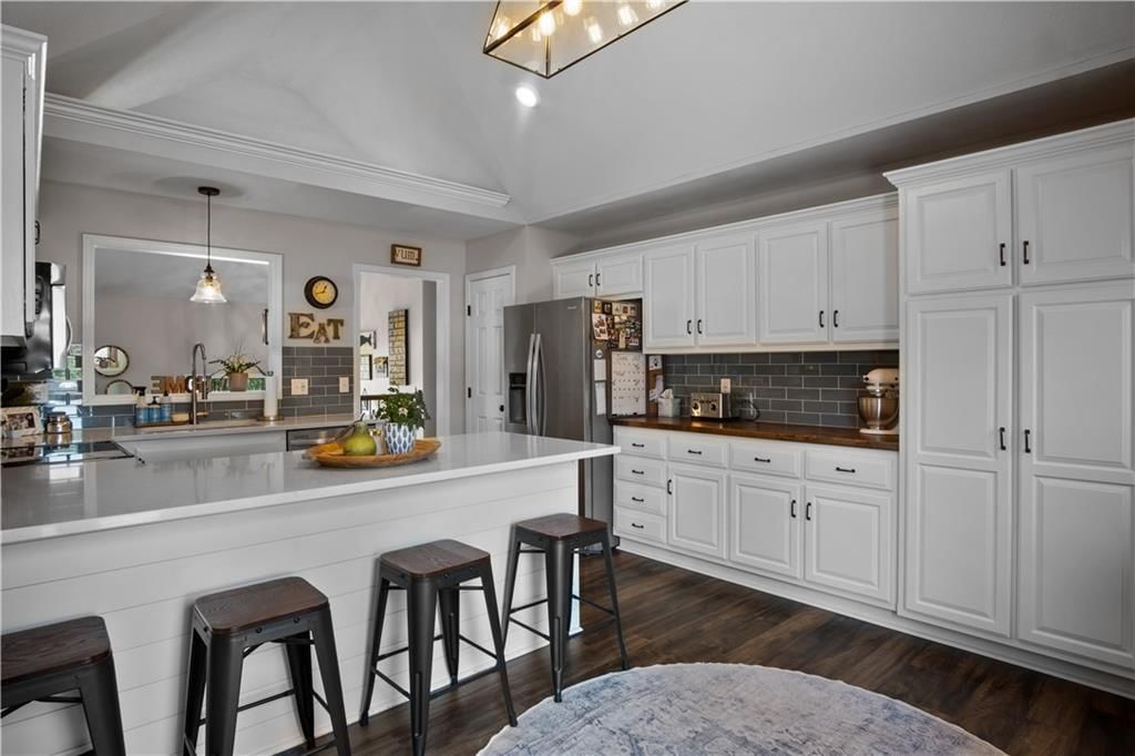 Photo 15 of 42 - 303 Shoreview Drive