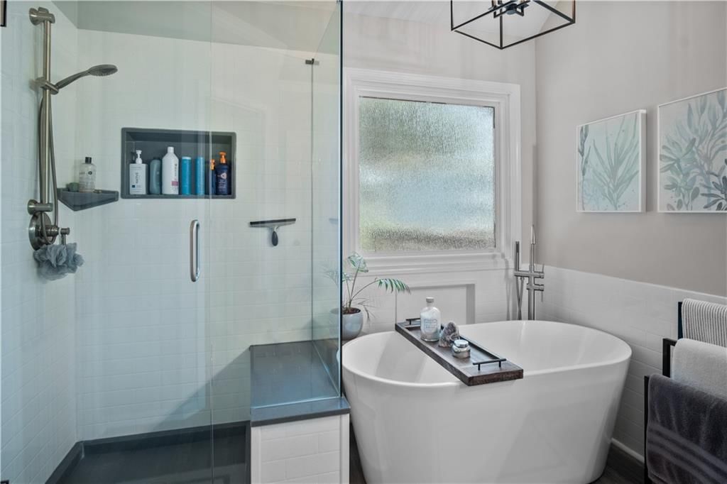 Photo 22 of 42 - 303 Shoreview Drive