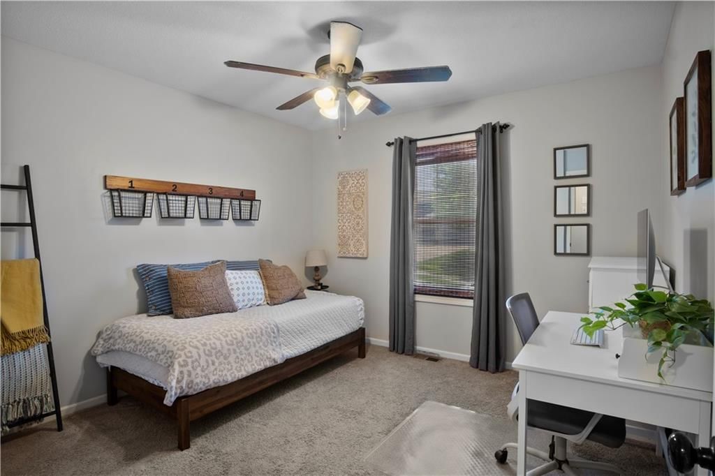 Photo 25 of 42 - 303 Shoreview Drive