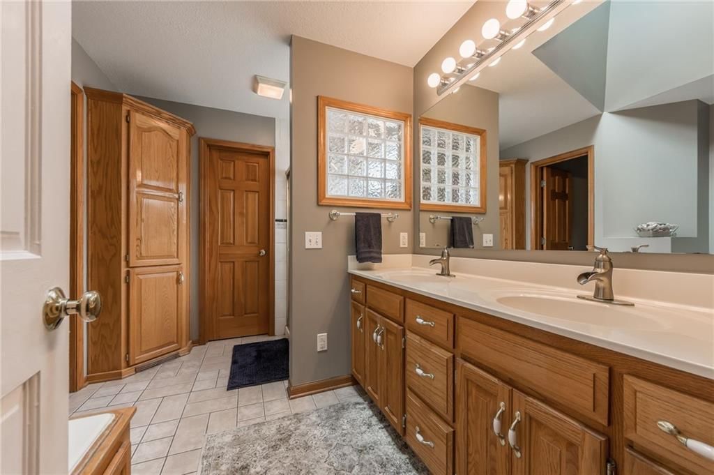4902 Corinth Drive — photo 37