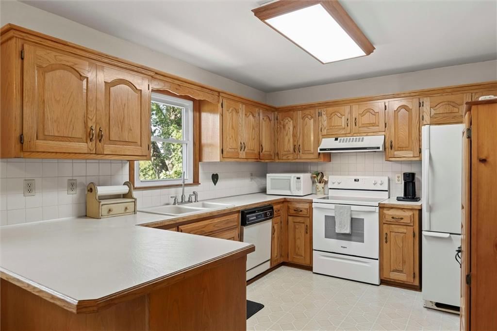 21910 W 73rd Terrace — photo 12