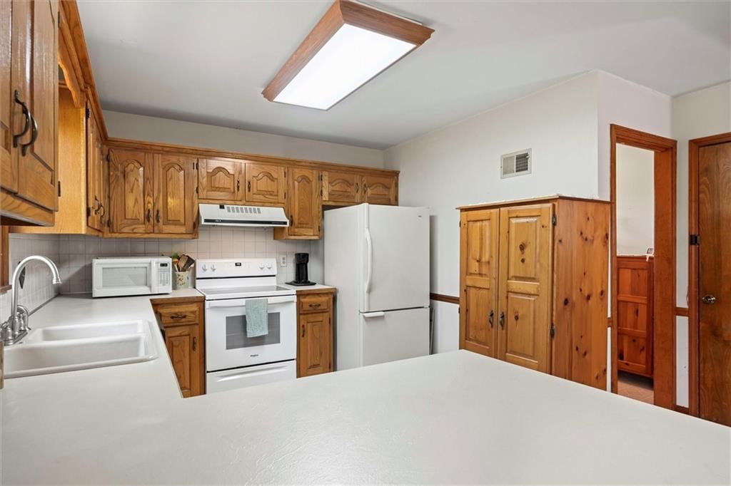 21910 W 73rd Terrace — photo 13