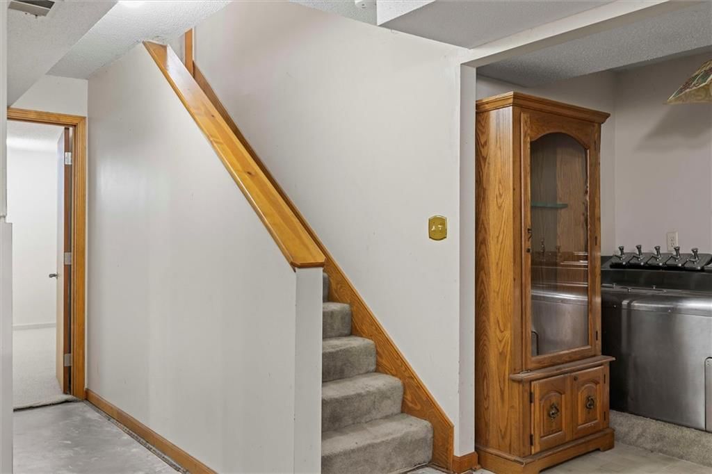 21910 W 73rd Terrace — photo 27
