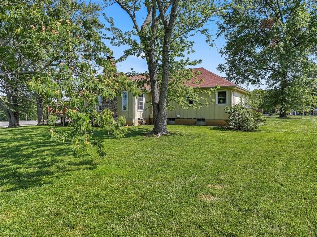 21910 W 73rd Terrace — photo 35