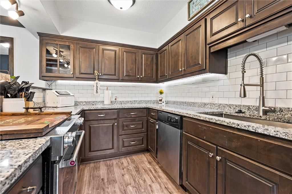 Photo 8 of 33 - 314 E Nichols Street