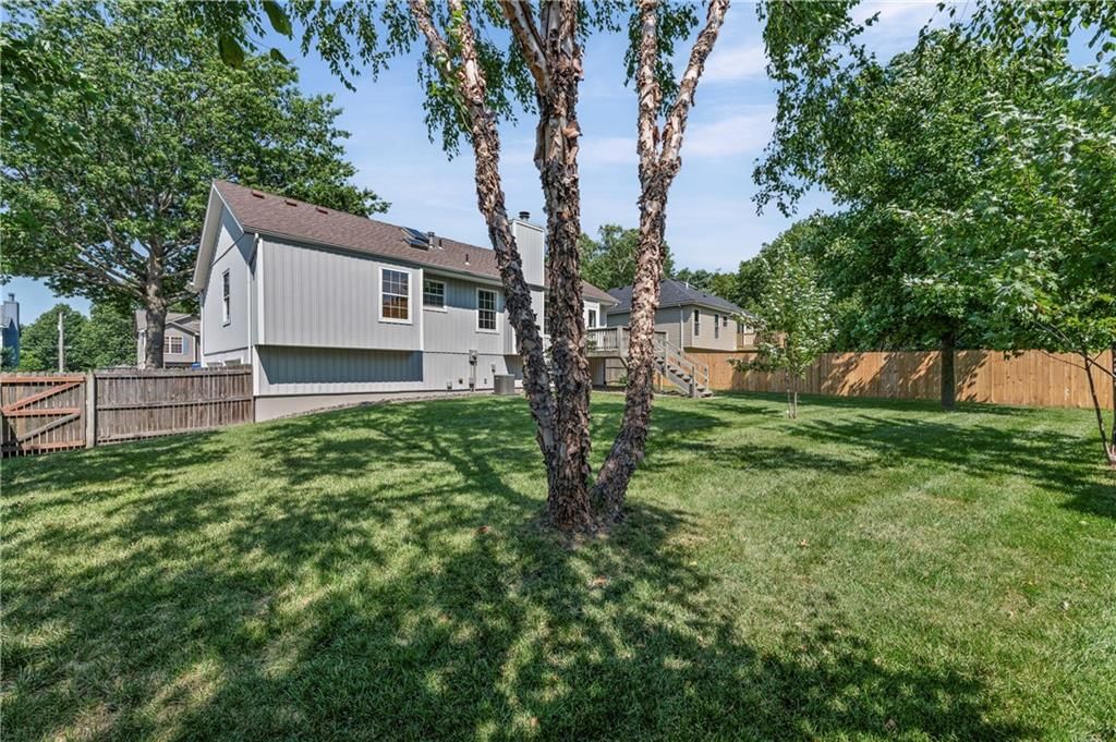 Photo 35 of 38 - 215 Pinetree Drive