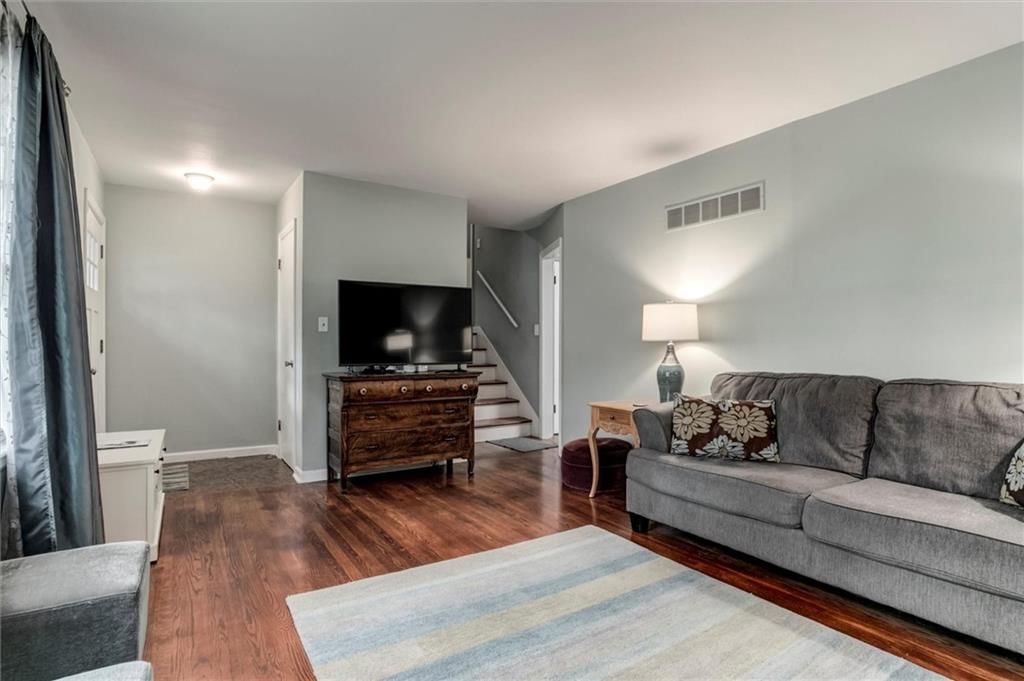 Photo 5 of 32 - 7918 Overton Drive