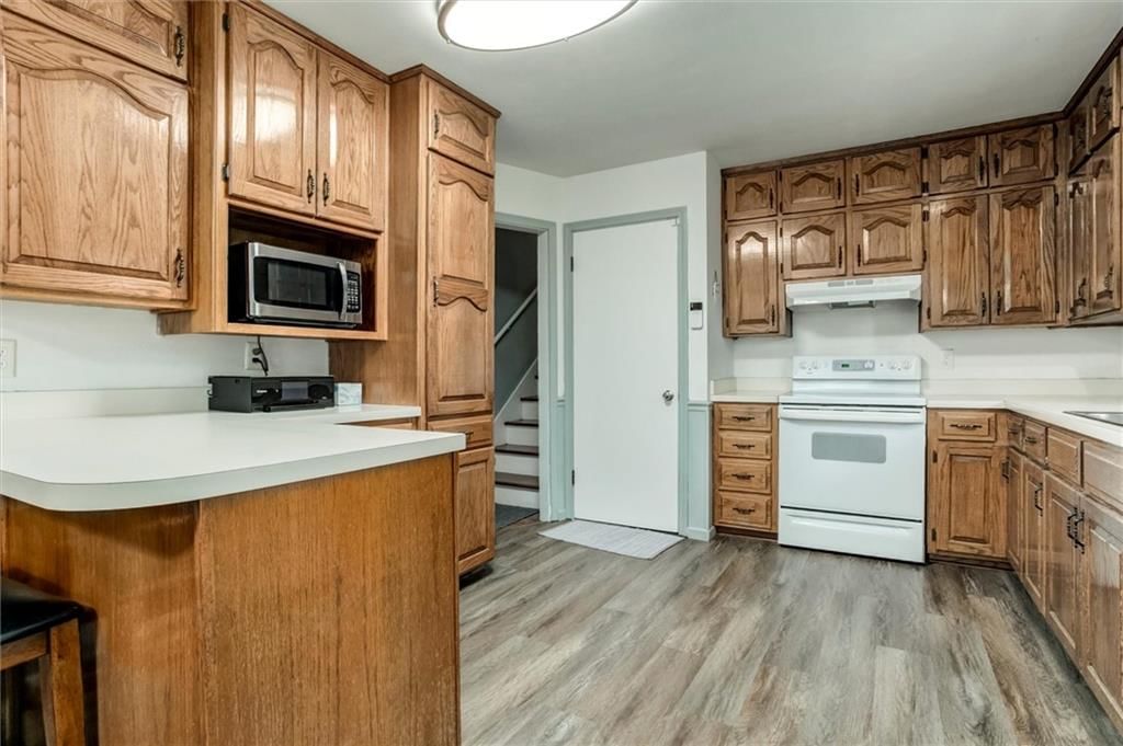 Photo 9 of 32 - 7918 Overton Drive