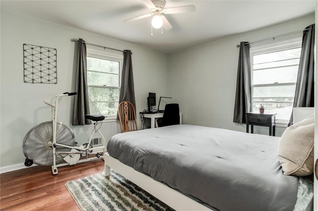 Photo 13 of 32 - 7918 Overton Drive