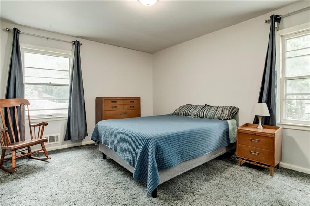 Photo 15 of 32 - 7918 Overton Drive