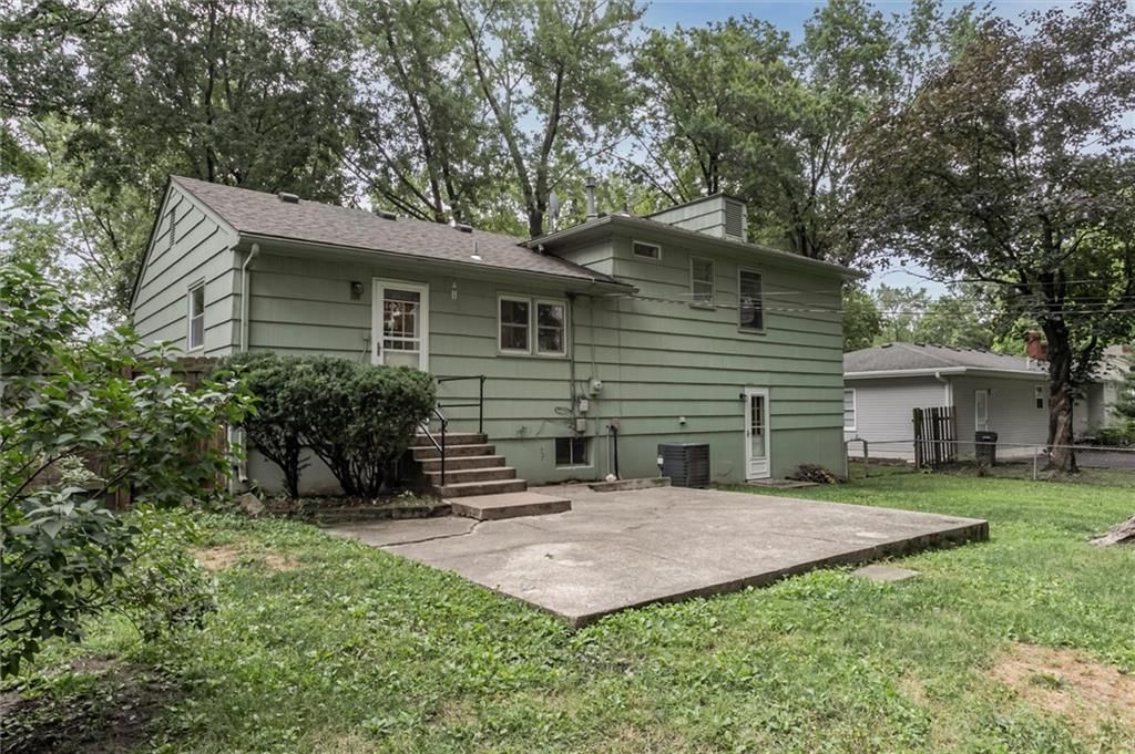 Photo 23 of 32 - 7918 Overton Drive