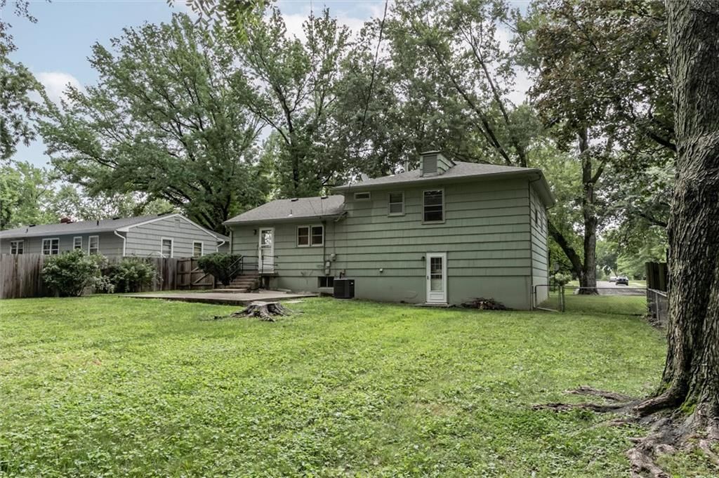 Photo 25 of 32 - 7918 Overton Drive