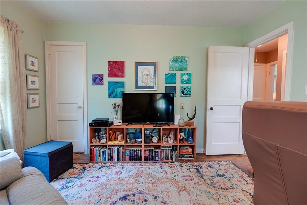 Photo 15 of 29 - 1421 W 28th Terrace