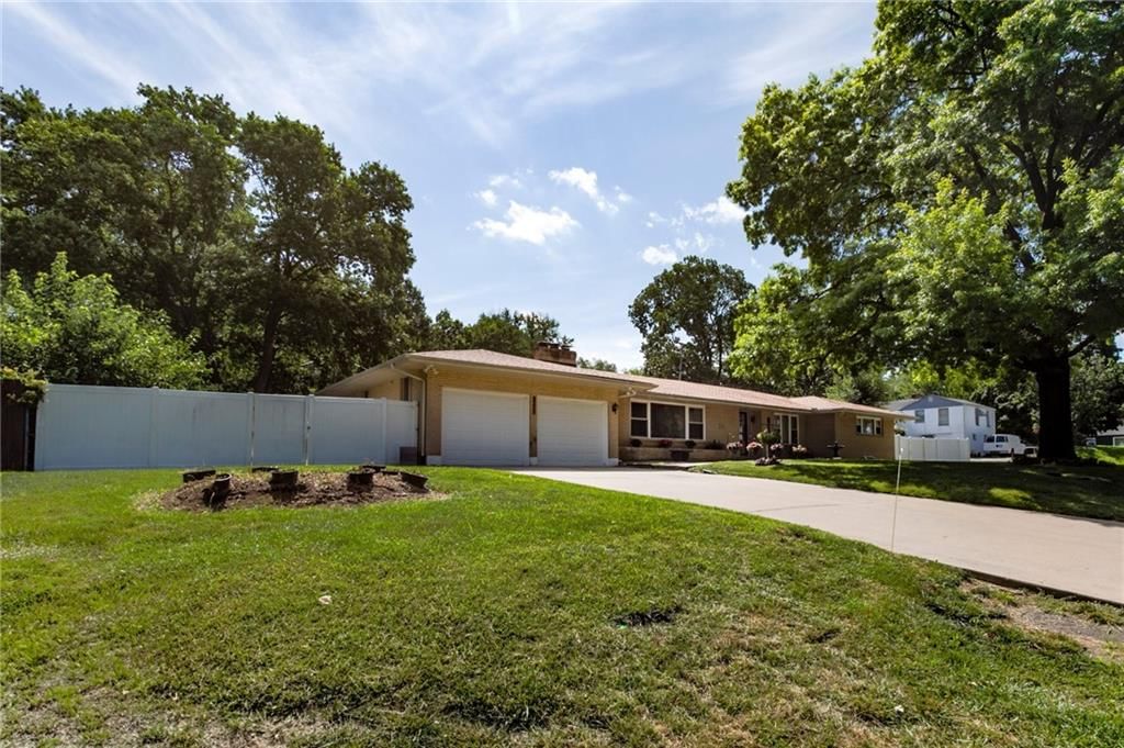 Photo 26 of 27 - 815 N 63rd Street