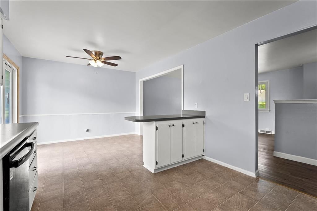 Photo 11 of 27 - 1301 Quincy Street