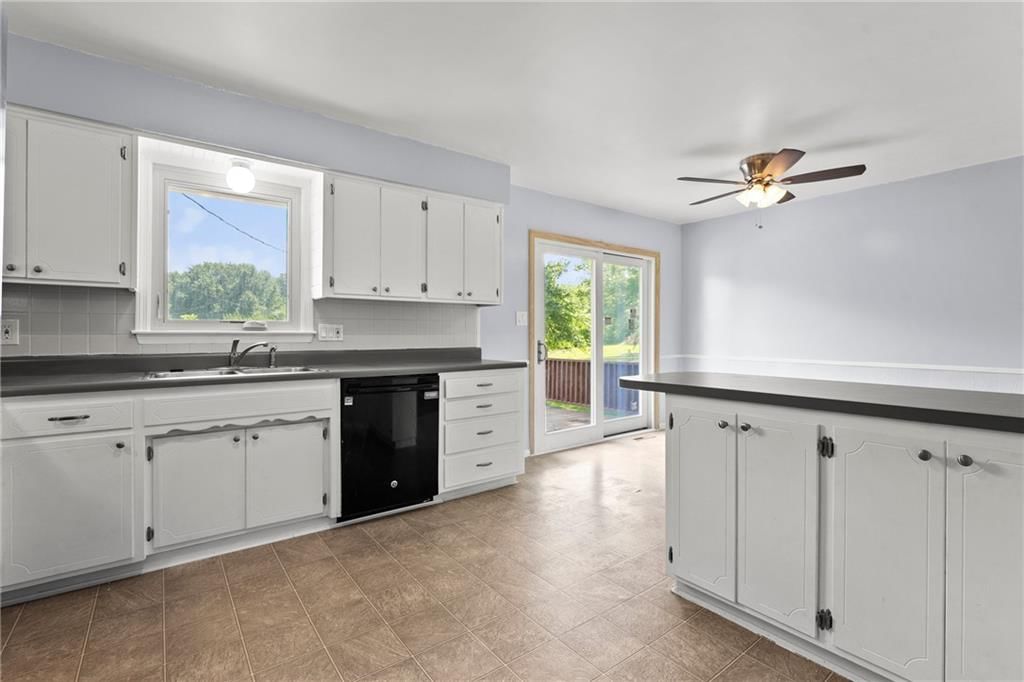 Photo 12 of 27 - 1301 Quincy Street
