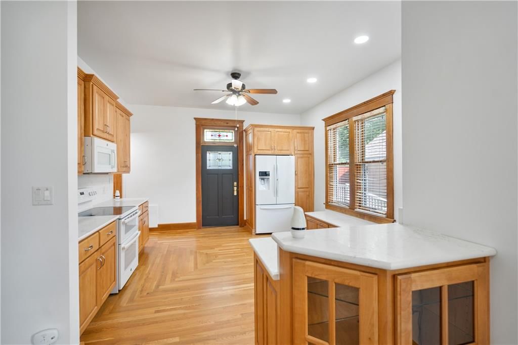 Photo 16 of 93 - 219 N 23rd Street