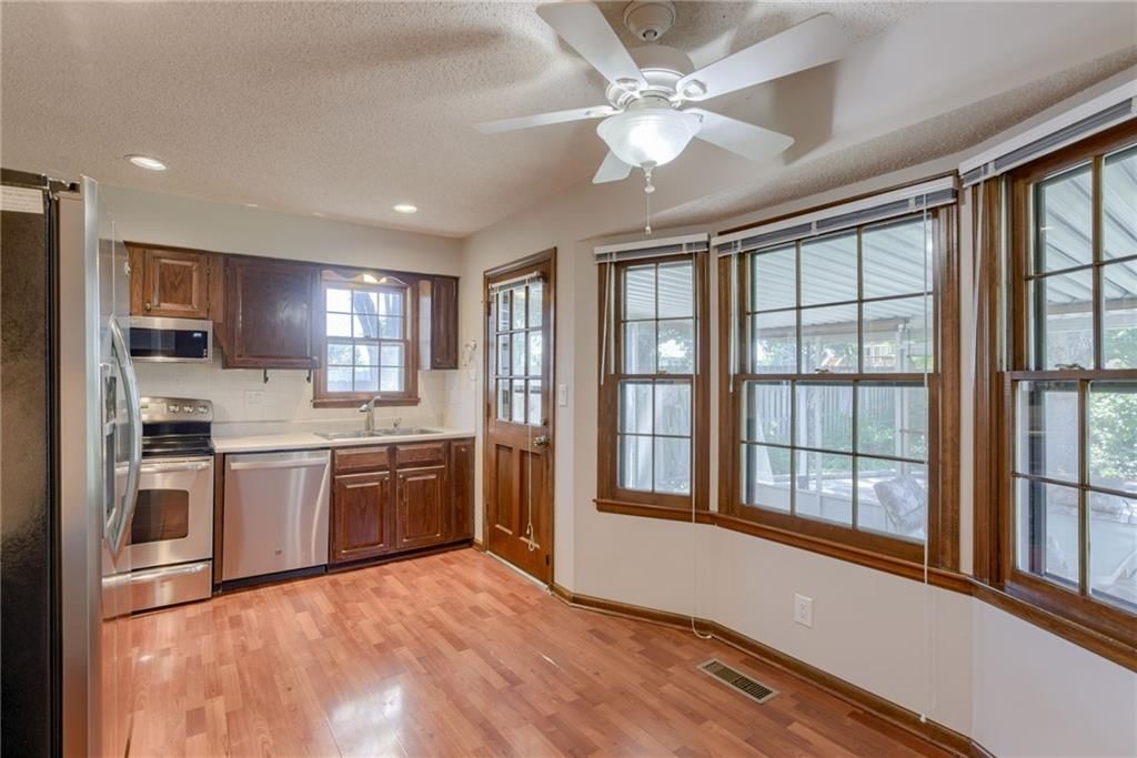 Photo 13 of 37 - 7414 Halsey Street