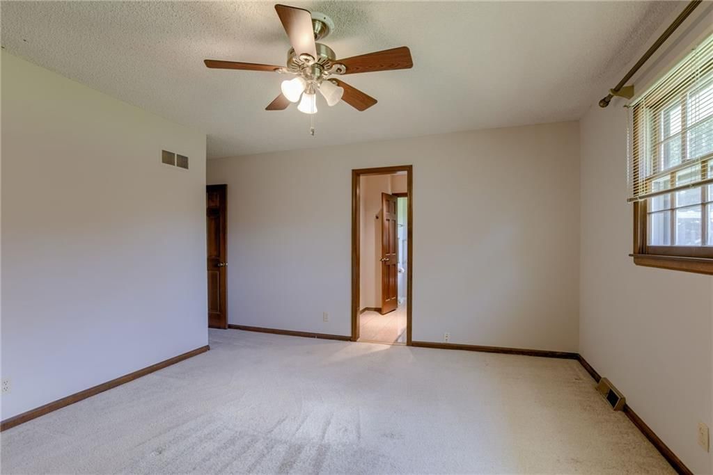 Photo 16 of 37 - 7414 Halsey Street