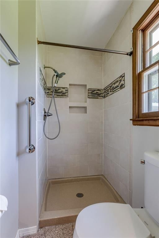 Photo 18 of 37 - 7414 Halsey Street