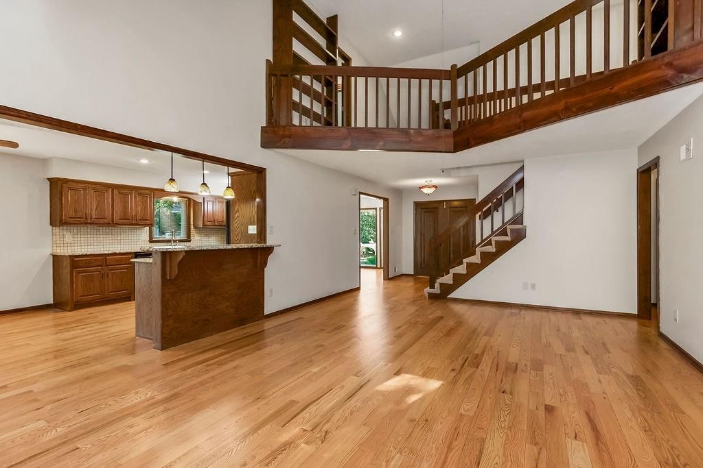Photo 6 of 39 - 15405 W 90th Street