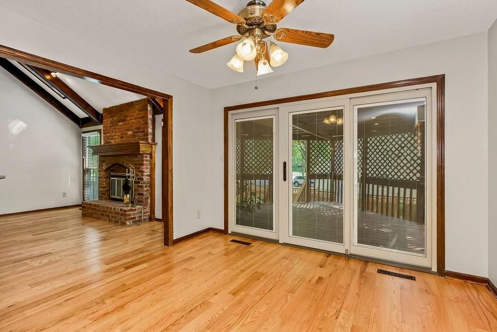 Photo 12 of 39 - 15405 W 90th Street