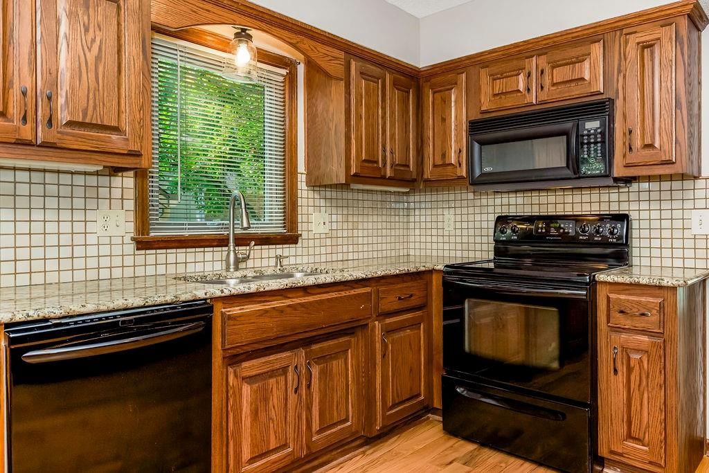 Photo 13 of 39 - 15405 W 90th Street
