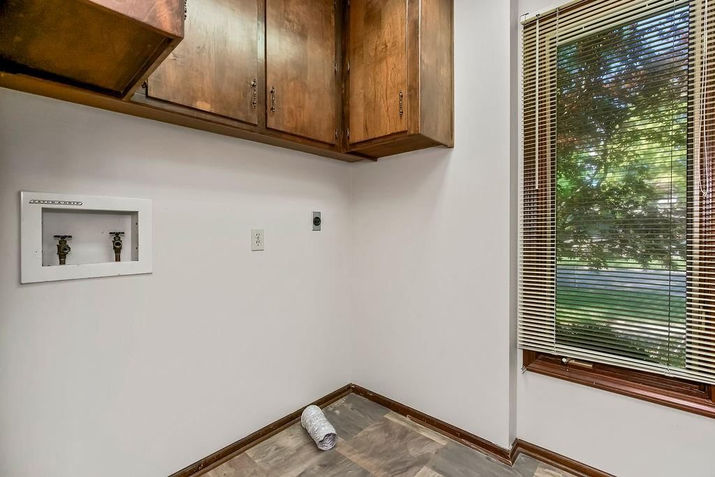 Photo 14 of 39 - 15405 W 90th Street