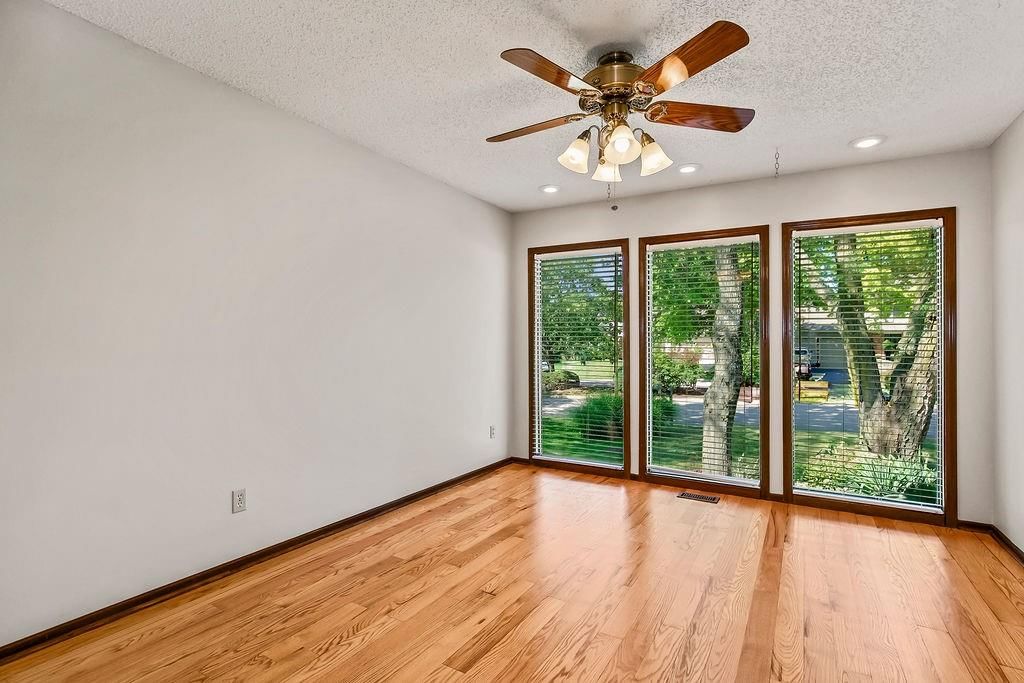 Photo 15 of 39 - 15405 W 90th Street