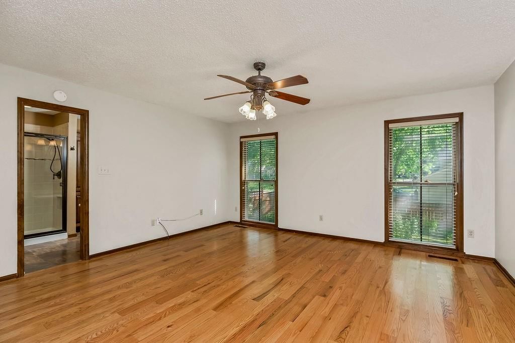 Photo 17 of 39 - 15405 W 90th Street