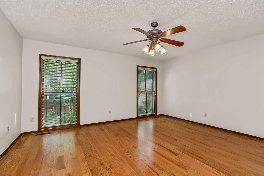 Photo 18 of 39 - 15405 W 90th Street