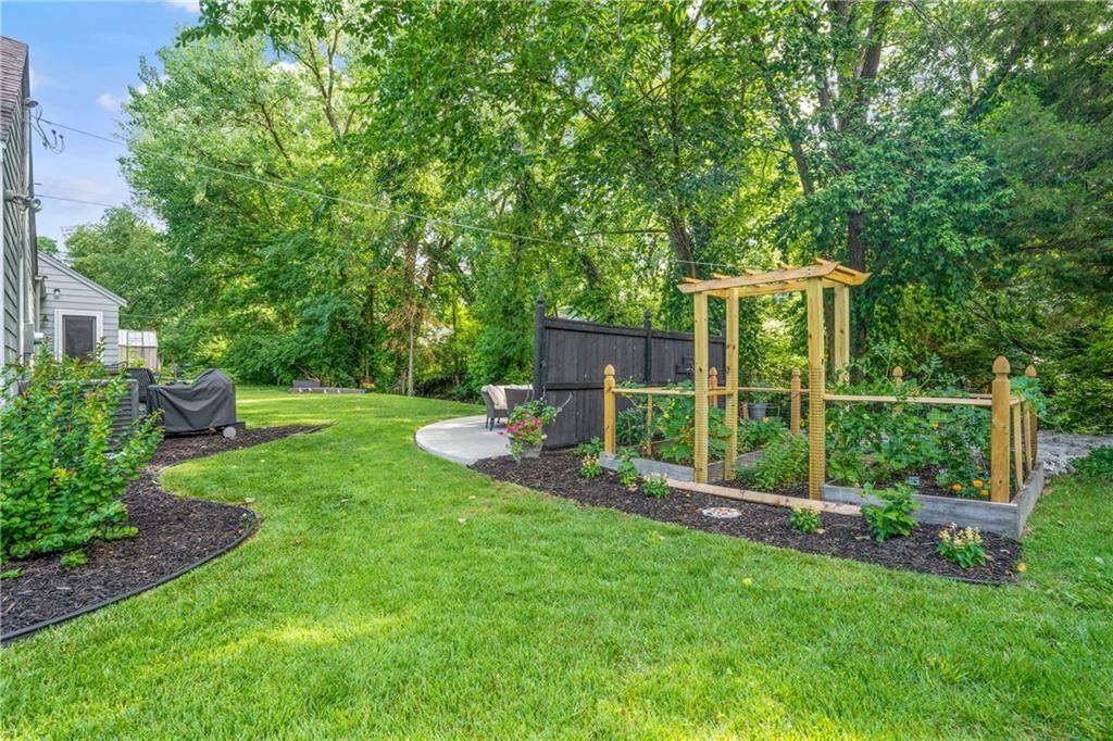 8325 Sagamore Road — photo 33