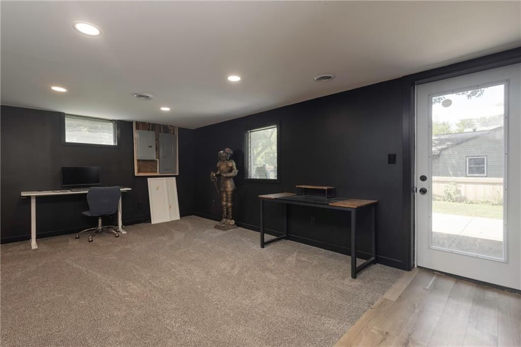 1219 DELAWARE N/A — photo 16