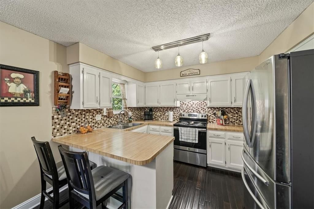 Photo 10 of 27 - 16304 W 126 Street