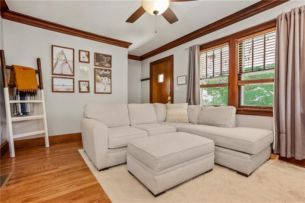 Photo 5 of 28 - 4234 Genessee Street