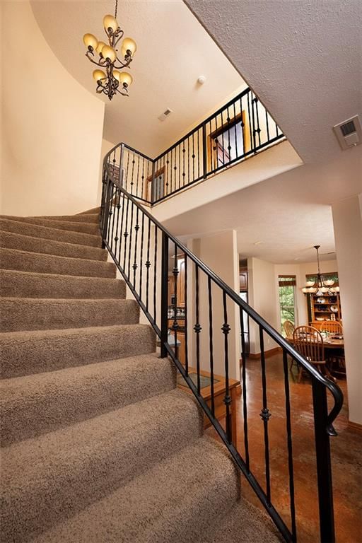 1318 Oakwood Drive — photo 8