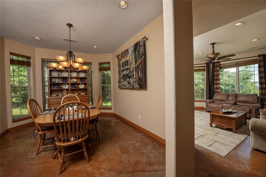 1318 Oakwood Drive — photo 11