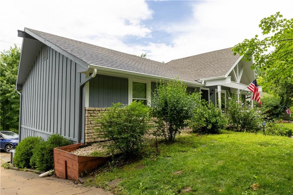 5710 NW Raintree Drive — photo 7