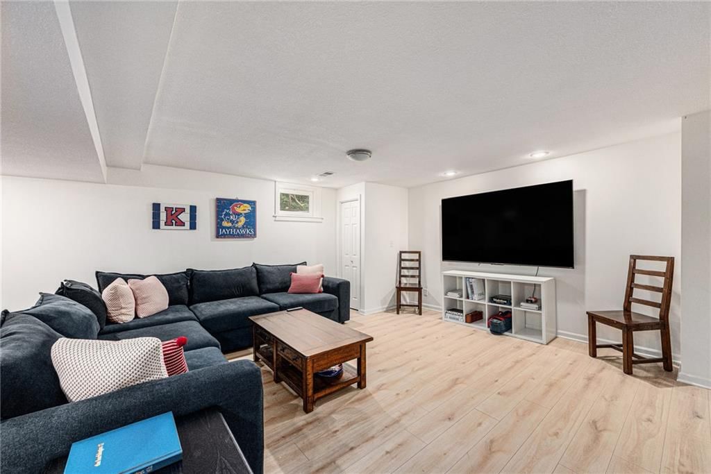 11401 Cedar Street — photo 35
