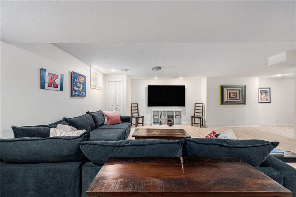 11401 Cedar Street — photo 36