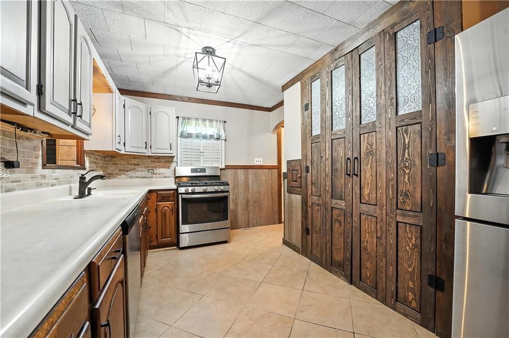 Photo 5 of 28 - 3644 N 87th Street
