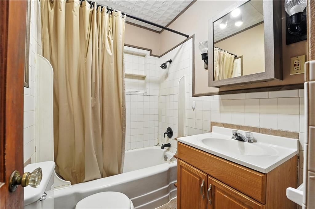 Photo 12 of 28 - 3644 N 87th Street