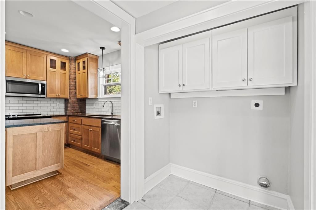 Photo 10 of 37 - 1535 W 75th Street