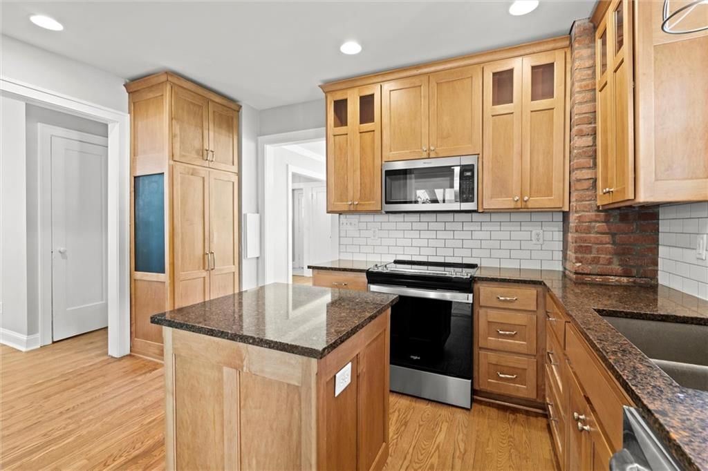 Photo 11 of 37 - 1535 W 75th Street