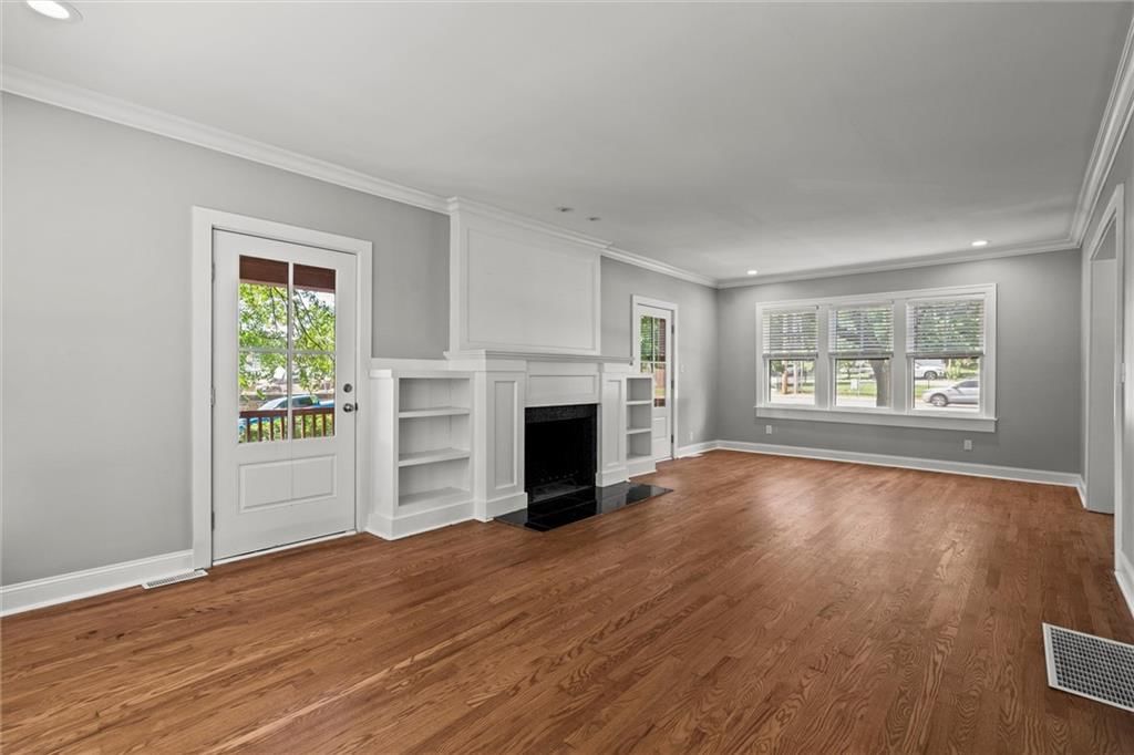 Photo 15 of 37 - 1535 W 75th Street