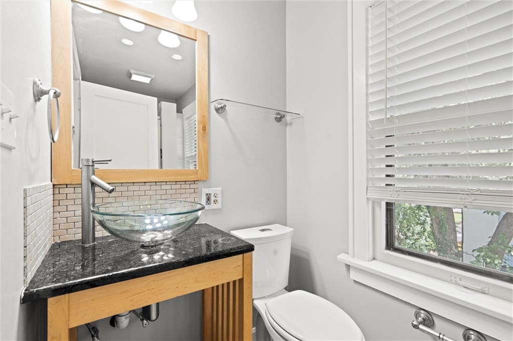 Photo 24 of 37 - 1535 W 75th Street