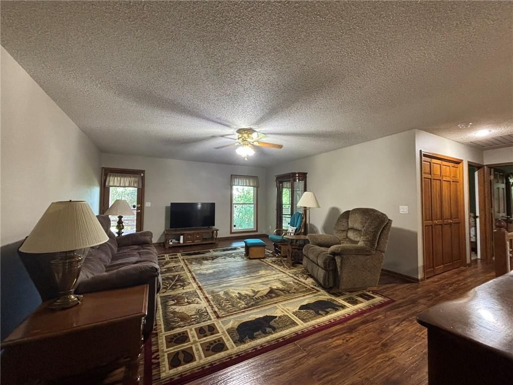 Photo 4 of 47 - 2109 Berkshire Drive